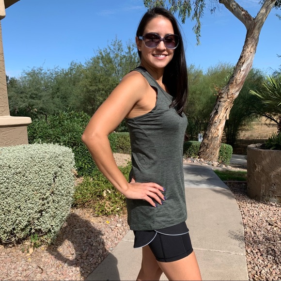 Last Chance Mizuno Women’s Alpha Tank - Picture 3 of 9